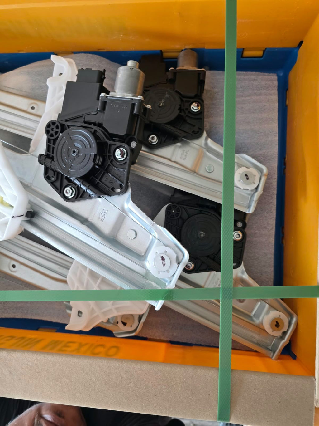 Elevador Vidrio Eléctrico con Motor 82460-GG000 - Kia K4 2025-2026 (todas las puertas)